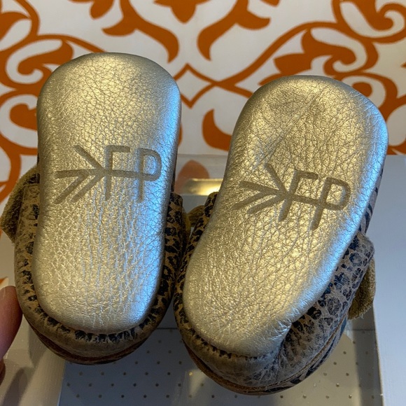 Freshly Picked newborn moccasins size 0 - Picture 6 of 6